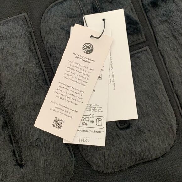 NWT UGG REY FUZZY LOGO HOODIE
small - Picture 6 of 7